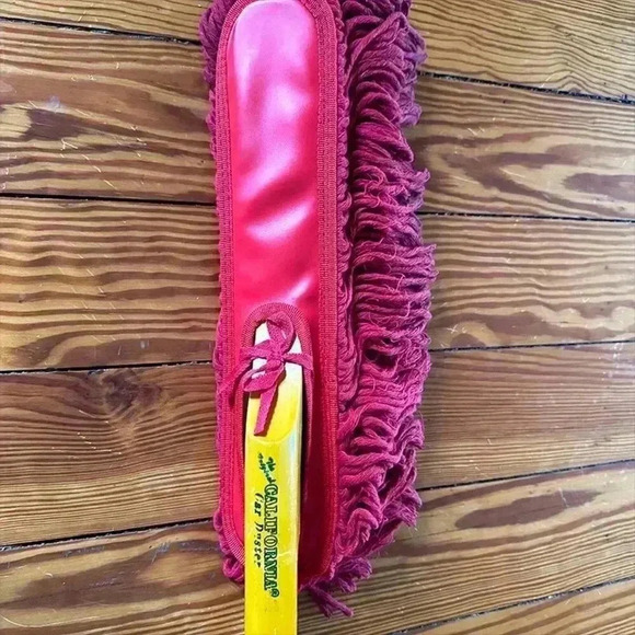 California Car Duster with Handle,Red - Picture 4 of 9